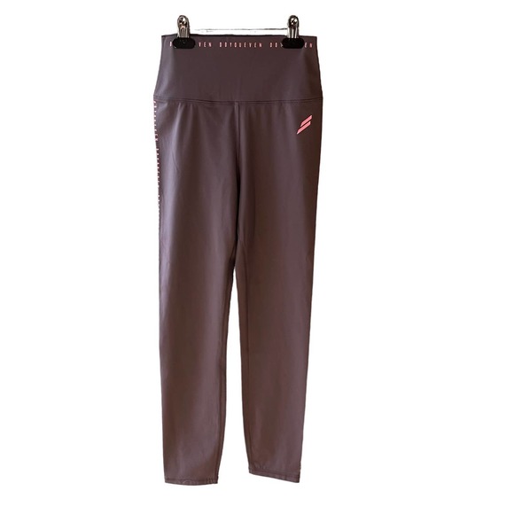 DOYOUEVEN Pants - NWT Doyoueven Adapt Leggings - Smokey Purple Full length leggings, women M